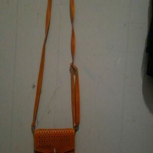 I'm am selling a very cute purse it have